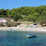Secluded Fisherman's Cove Tvrdni Dolac - Hvar - 13018 Gdinj